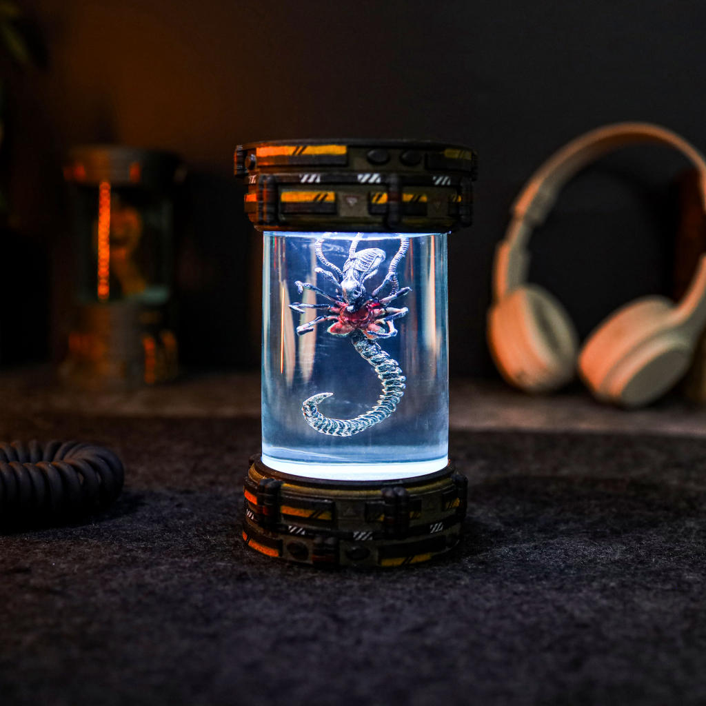 Alien FaceHugger Xenomorph Biolab Night Lamp