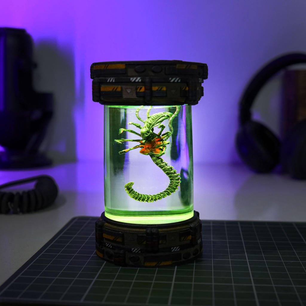 Alien FaceHugger Xenomorph Biolab Night Lamp