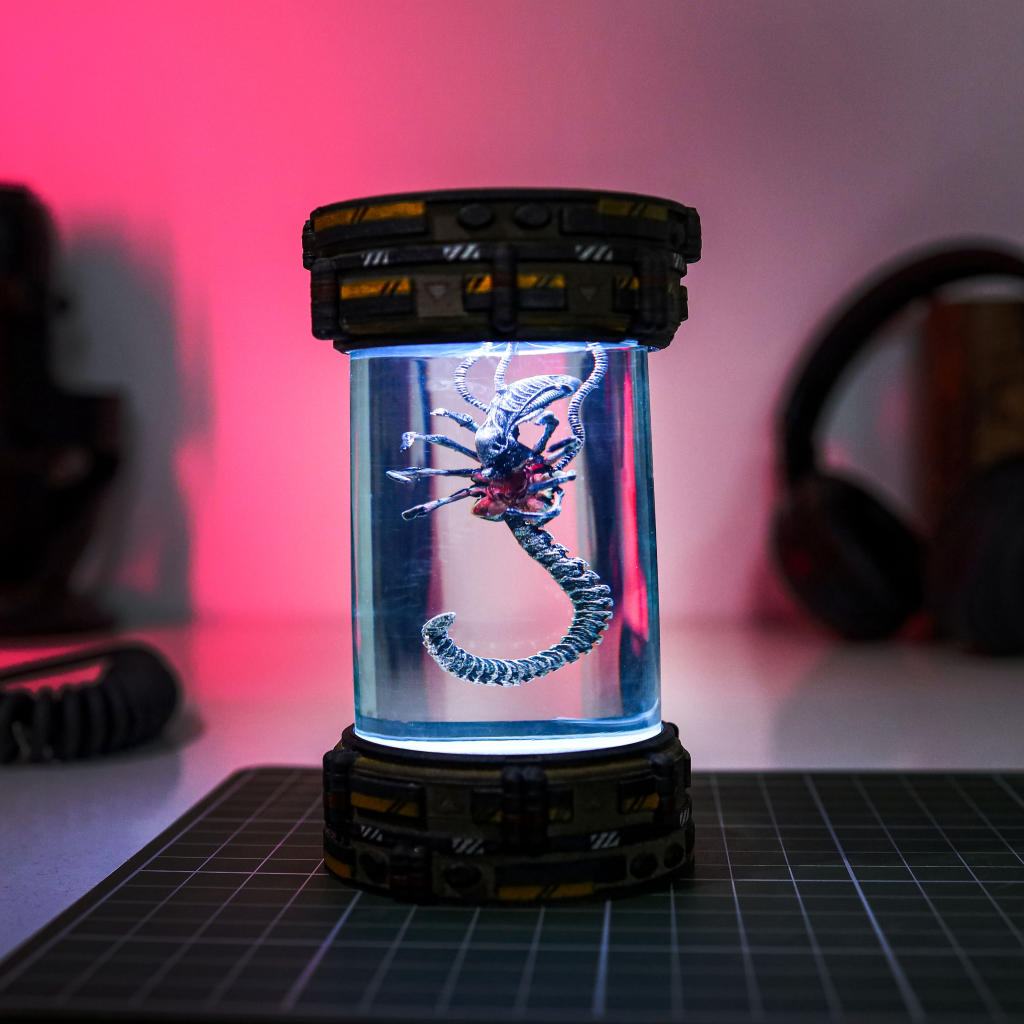 Alien FaceHugger Xenomorph Biolab Night Lamp
