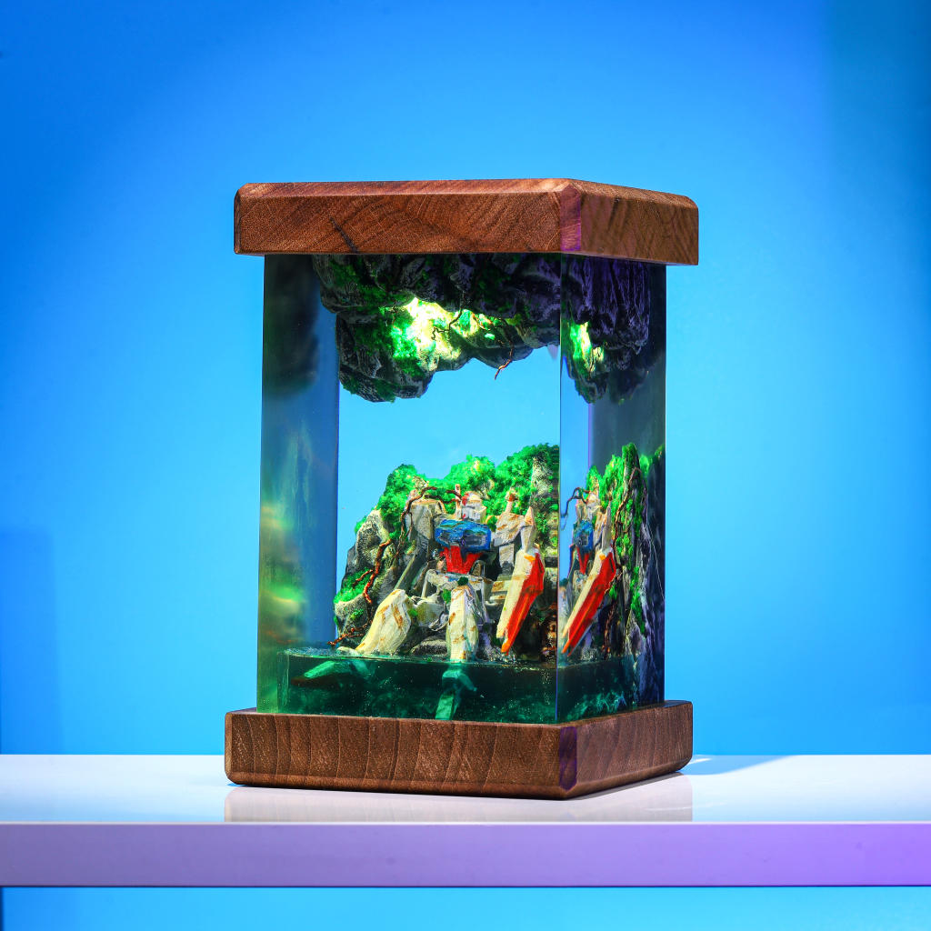 BROKEN Gundam in Deep Ocean Epoxy Lamp