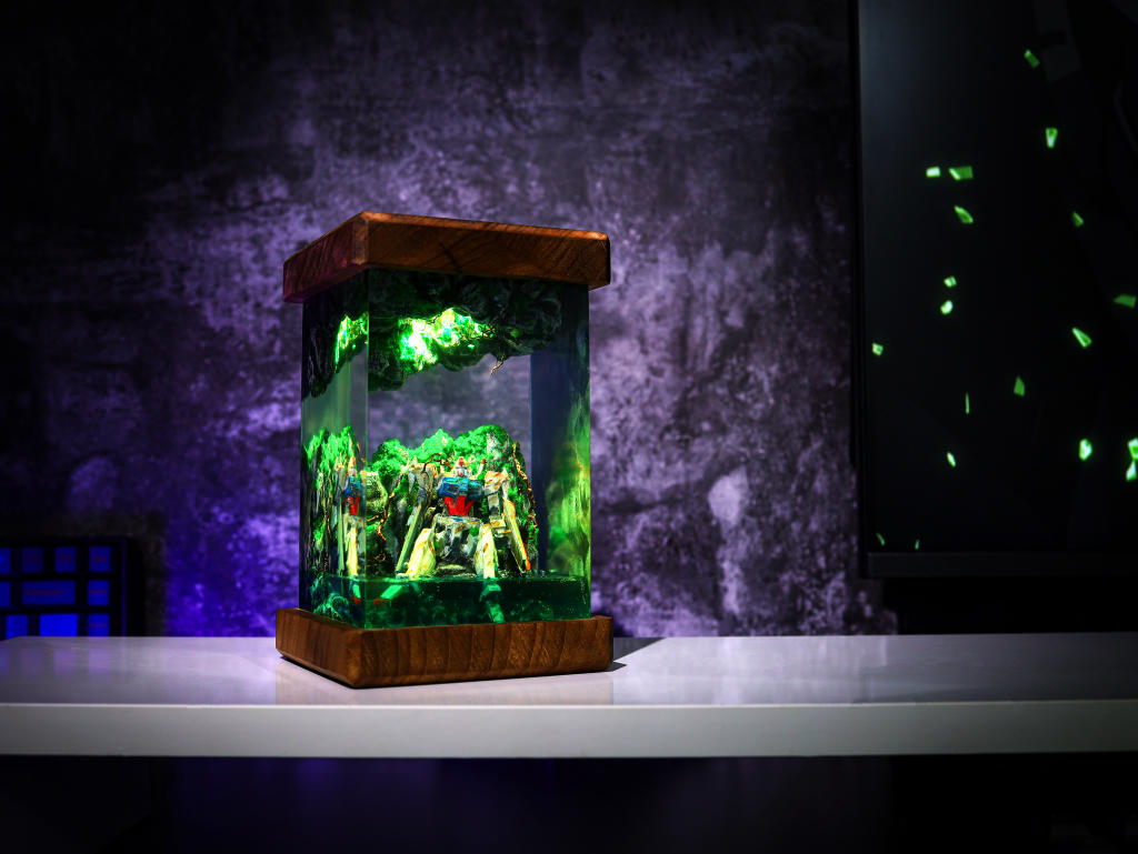 BROKEN Gundam in Deep Ocean Epoxy Lamp