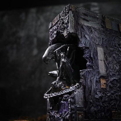 Alien Xenomorph Book Nook