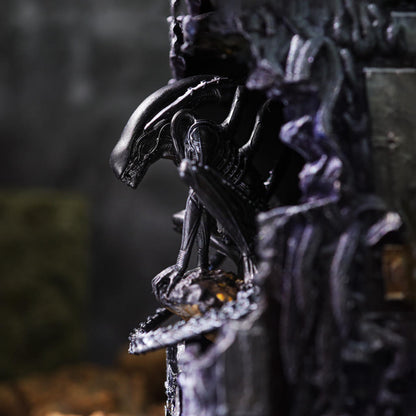 Alien Xenomorph Book Nook