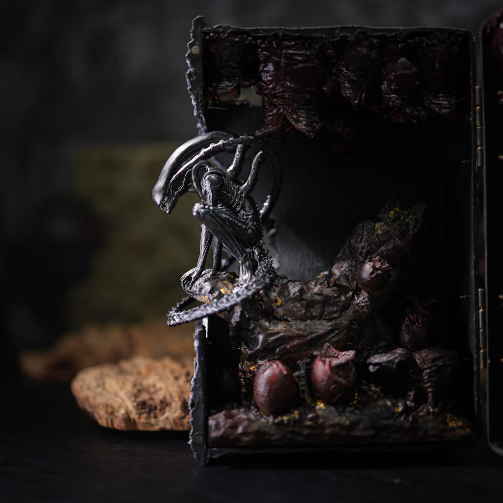 Alien Xenomorph Book Nook