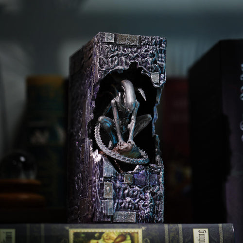 Alien Xenomorph Book Nook