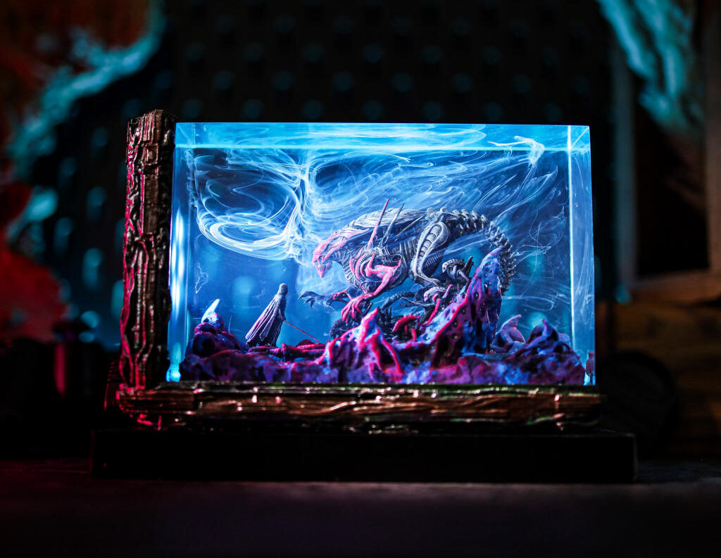 Darth Vader vs Xenomorph Diorama Lamp